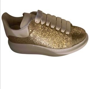 Alexander McQueen Golden White, 100% authentic w. receipts. Size 35. Brand new.